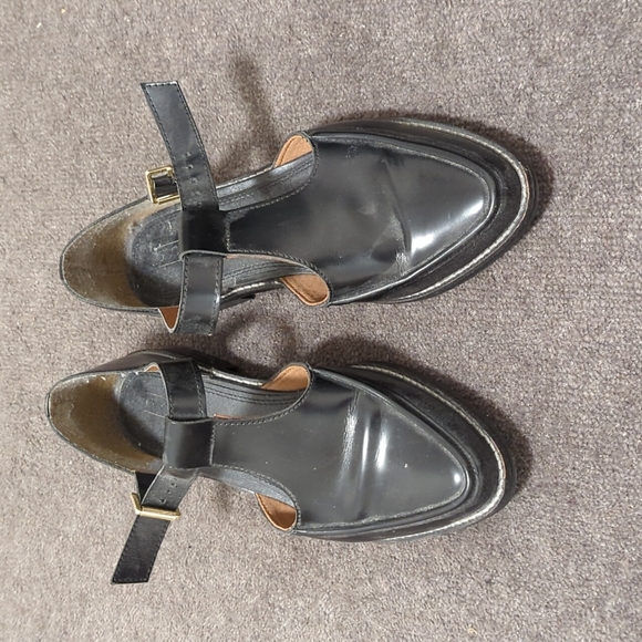 ASOS DESIGN Wide Fit Vonnie leather flat shoes in black - Picture 6 of 6